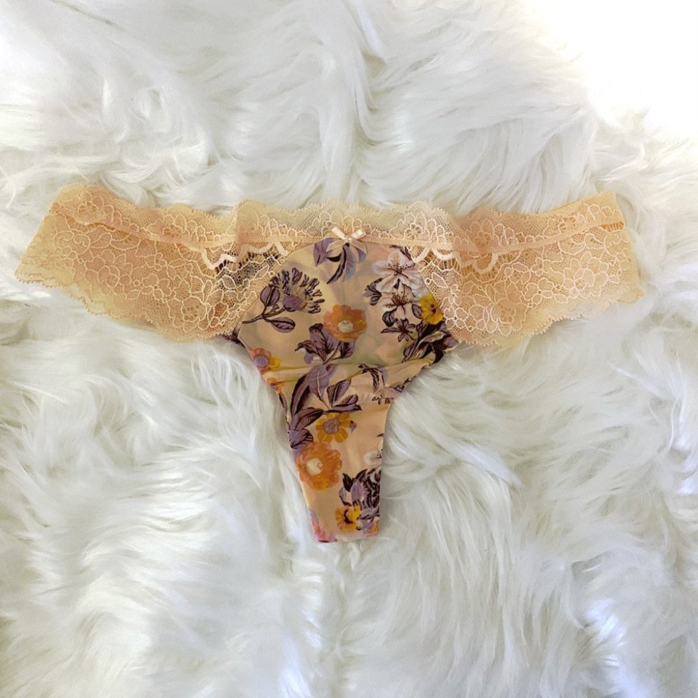 Victoria's Secret Dream Angels Floral Thong Creamy Small